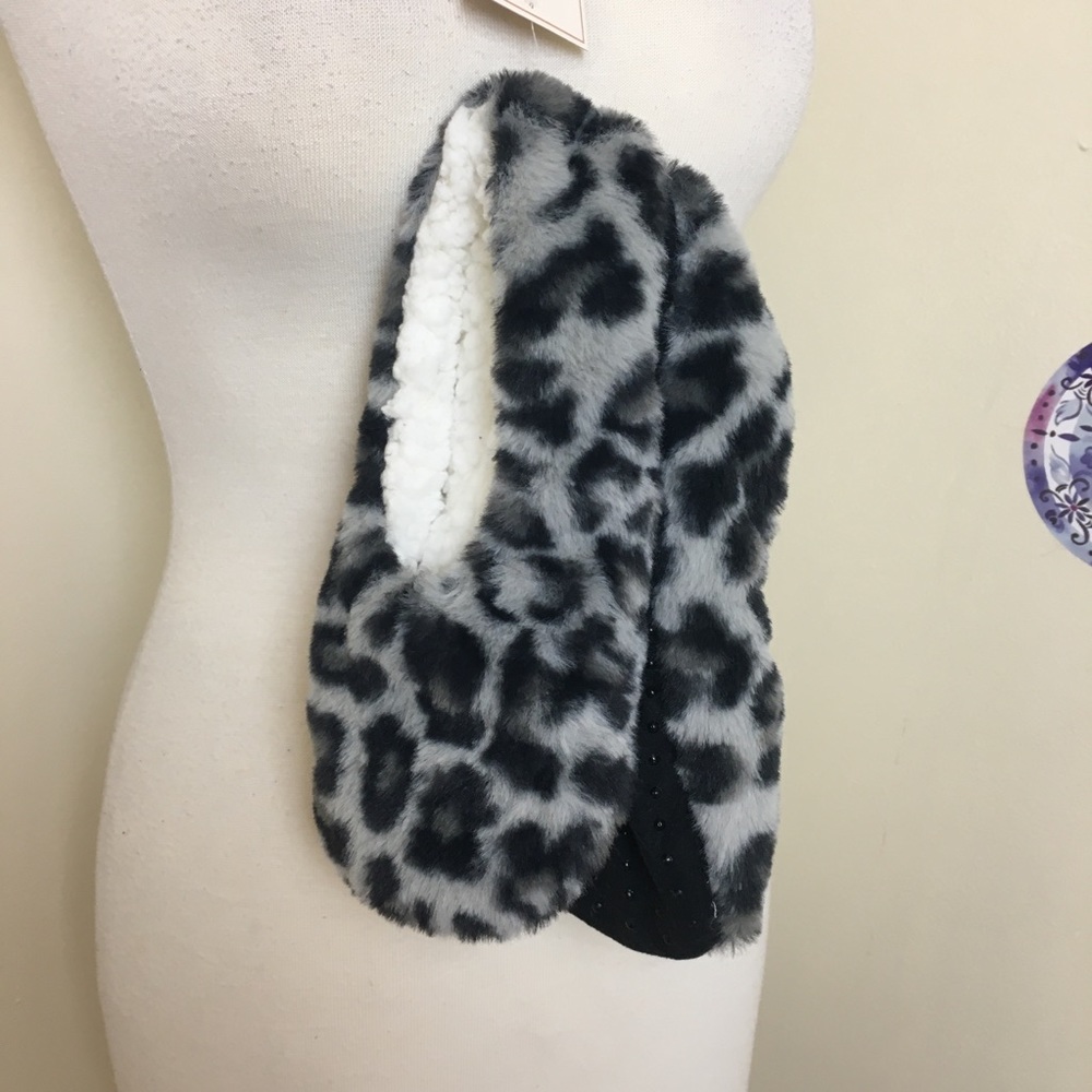 🎈Sale 🎈2 for $10 NWT snow leopard travel vacation slippers soft warm 8-10